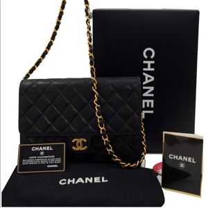 VINTAGE Chanel Flap Bag!!